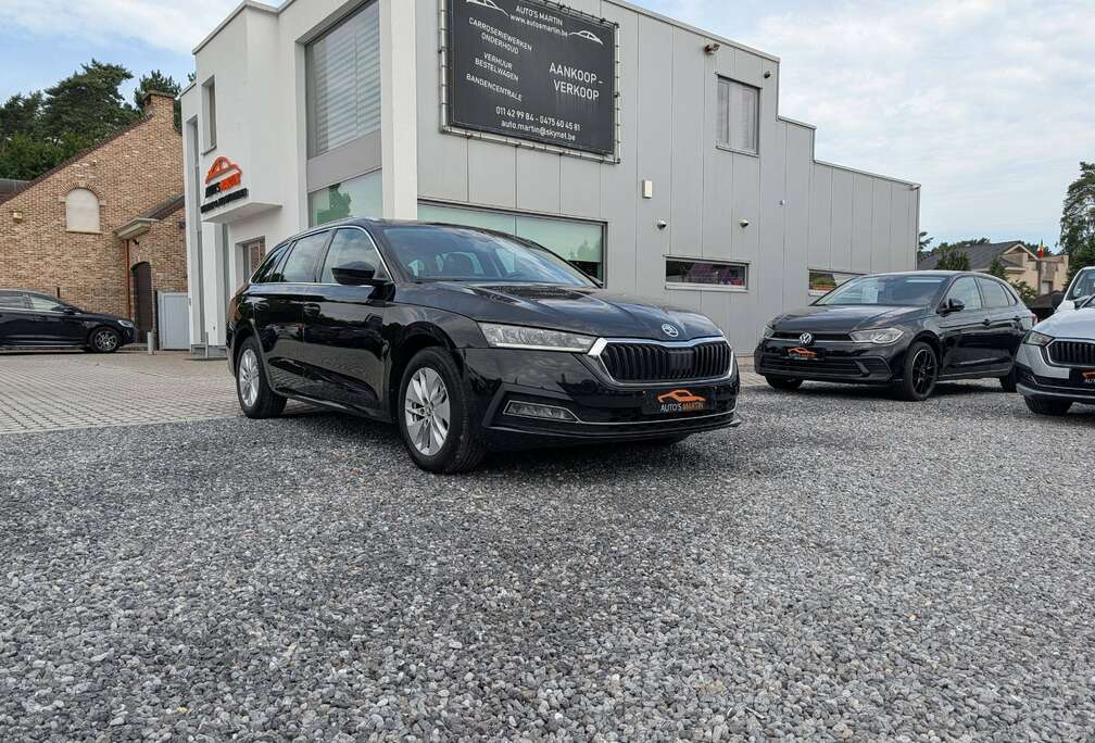 Skoda SW 2.0  NAVI/CARPLAY  CAMERA  ZETELVERWARMING  AMBIENT