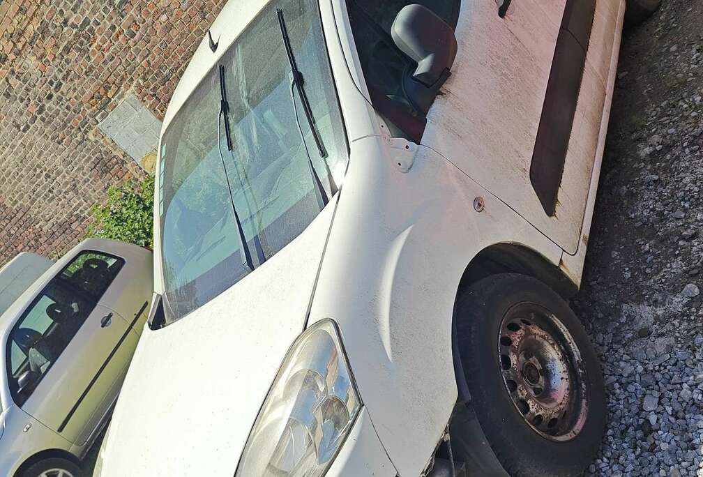 Peugeot 1.6 HDi L1H1 Pack CD Airco 122