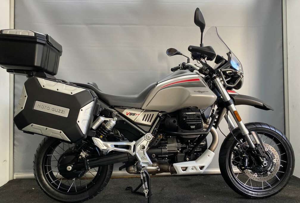 MOTO GUZZI V85TT TRAVEL *** garantie ***