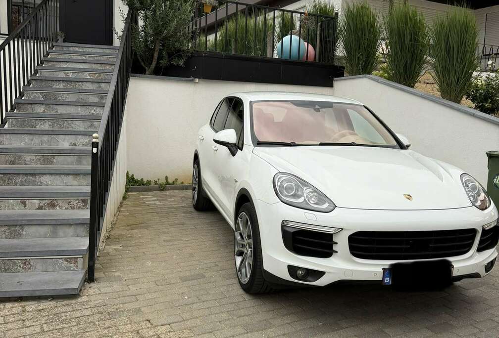 Porsche S Hybrid Tiptronic