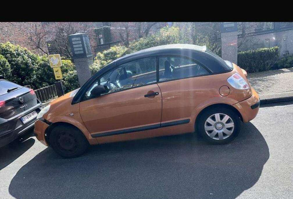 Citroen Citroën C3 pluriel 2004 1,2l **Pare choc avant endommagé**