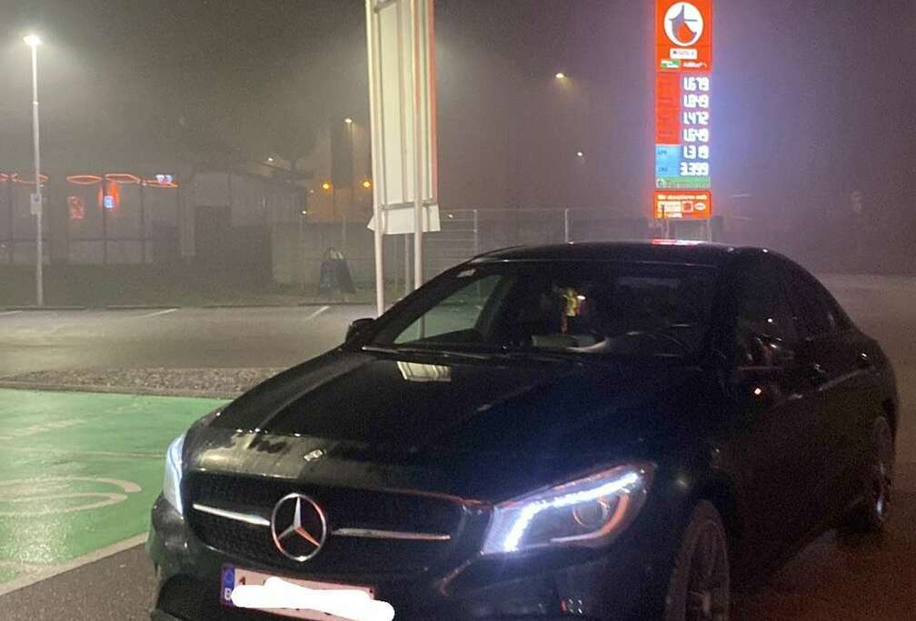 Mercedes-Benz mercedes cla 220 -diesel- jantes noir amg