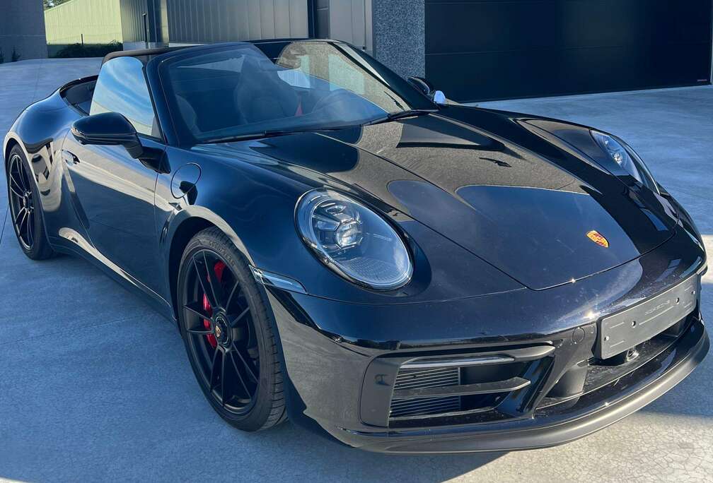 Porsche CARRERA 4 GTS