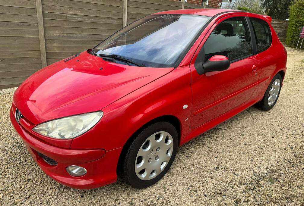 Peugeot 1.4i XS prete a immatriculer