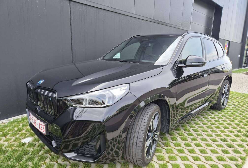 BMW iX1 66.5 kWh xDrive30