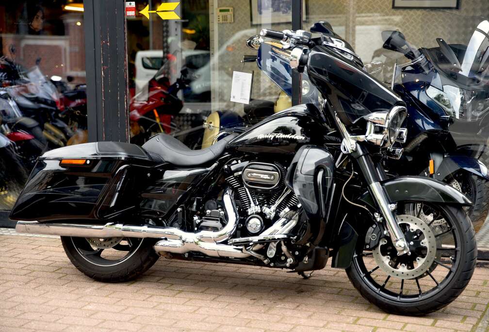 114 CVO ***MOTO VERTE***
