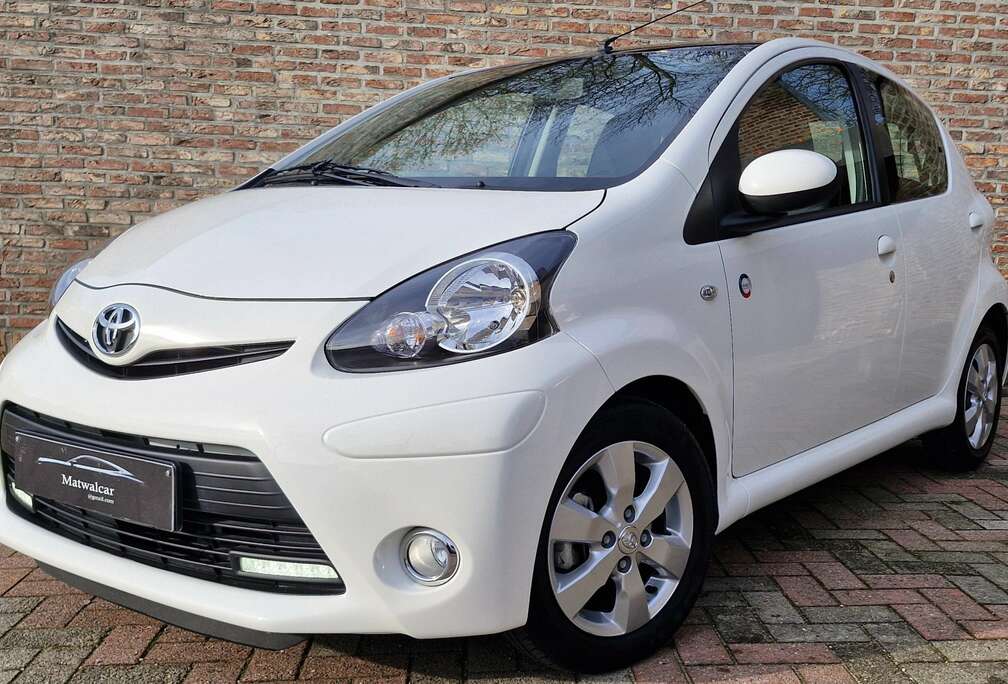 Toyota 5000 KM NEW 1.0i Color Edition