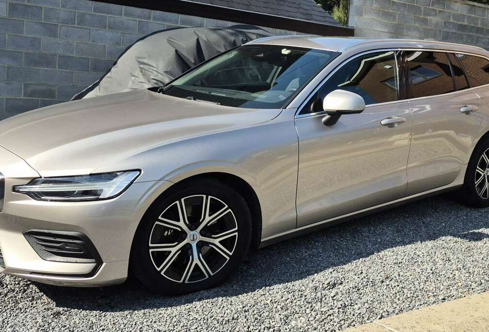 Volvo 2.0 B3 MHEV Core DCT