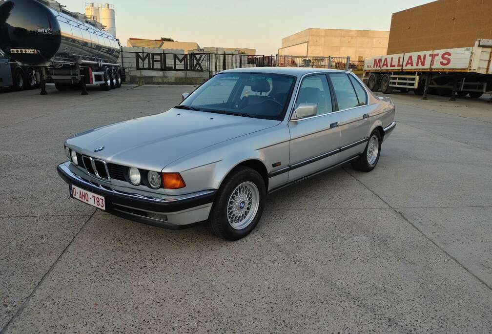 BMW 735i