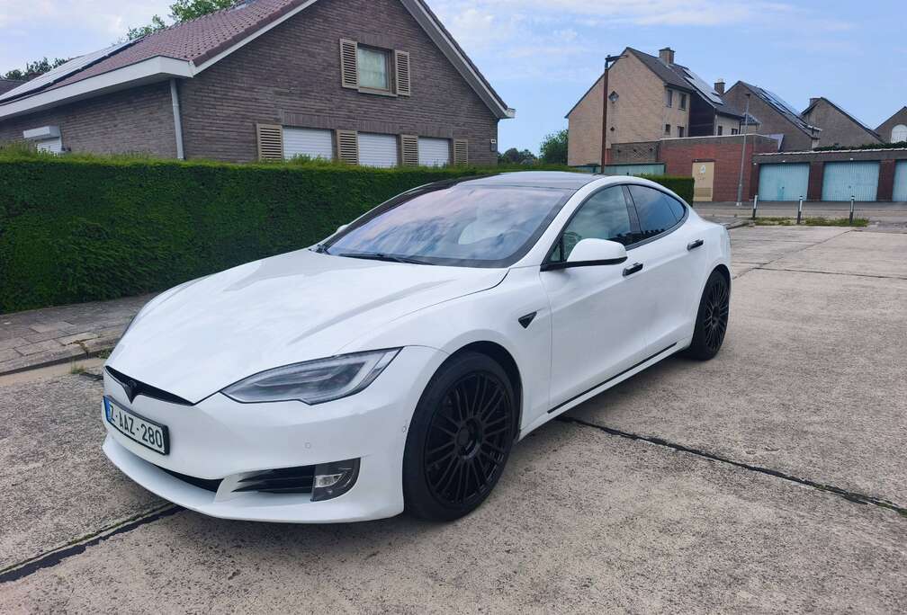 Tesla Long Range  Free Superchargen  Raven Versie  marge
