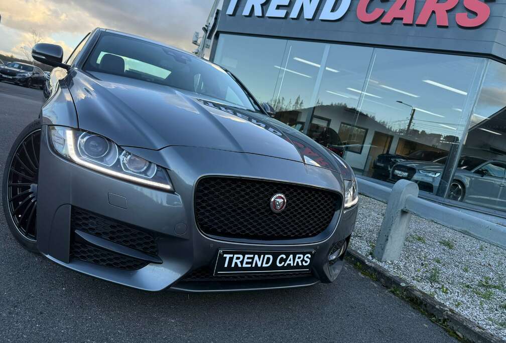 Jaguar 2.0D AUTO. R-Sport TOIT OUVRANT CUIR LED CAMERA G1