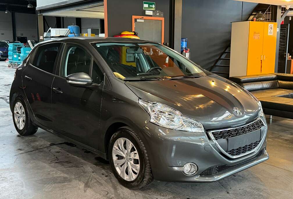 Peugeot 208 1.2i Style/12 mois de garantie