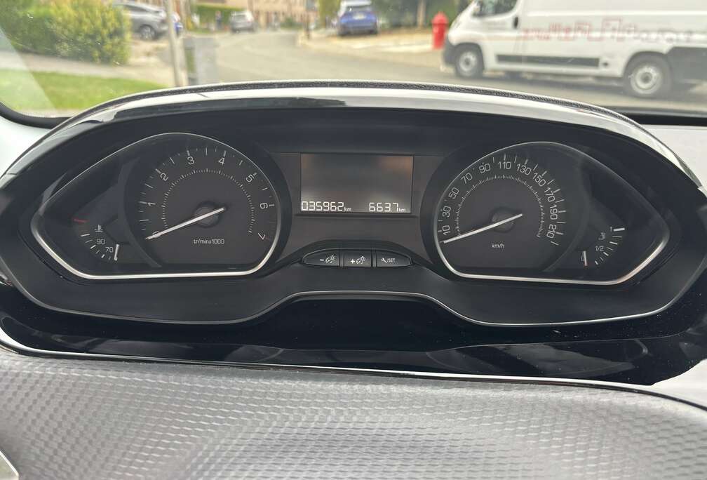 Peugeot 1.2i PureTech Signature S&S (EU6.2)