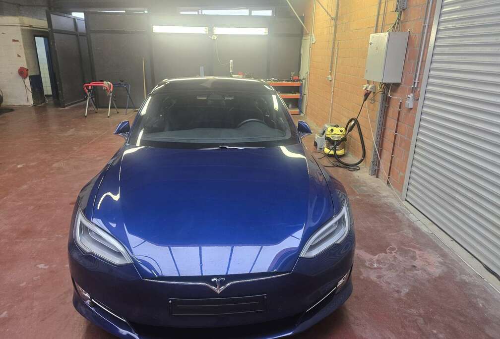 Tesla 90 kWh Performance Dual Motor