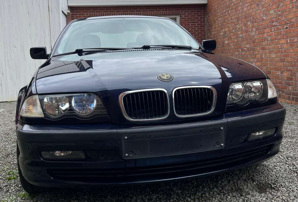 BMW 318iA Pack
