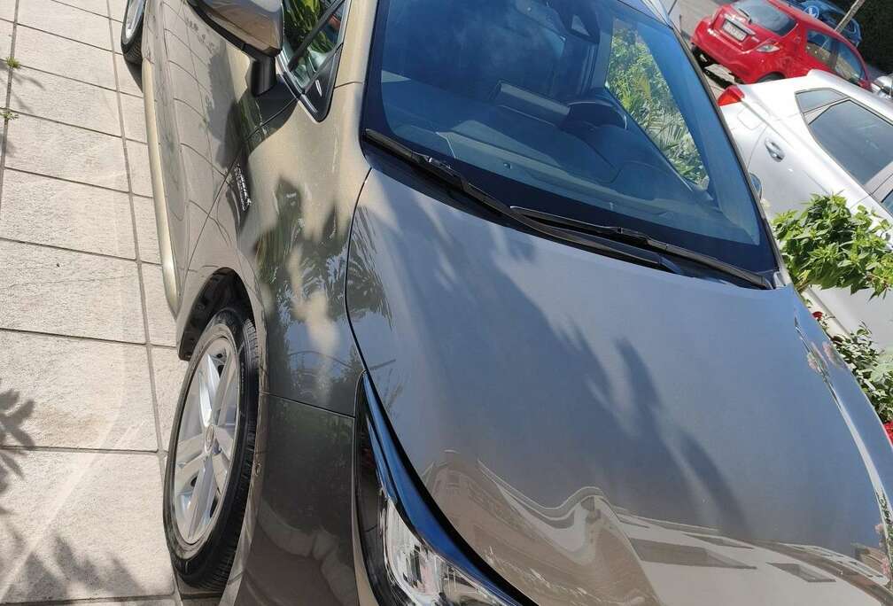 Toyota 1.8 Hybrid Touring Sports
