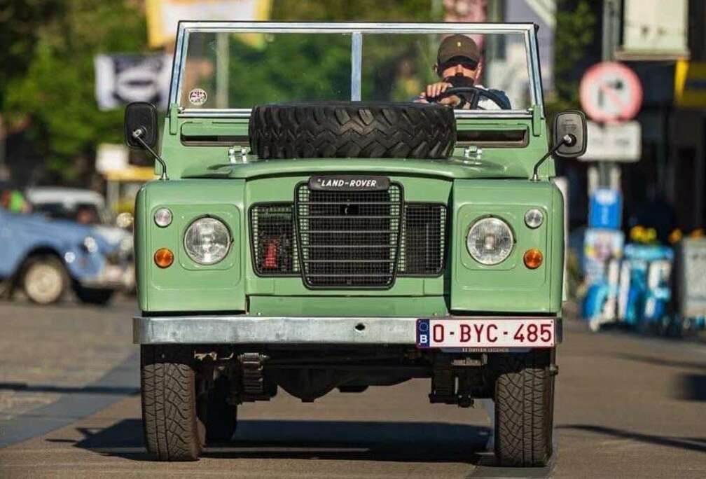 Land Rover 3