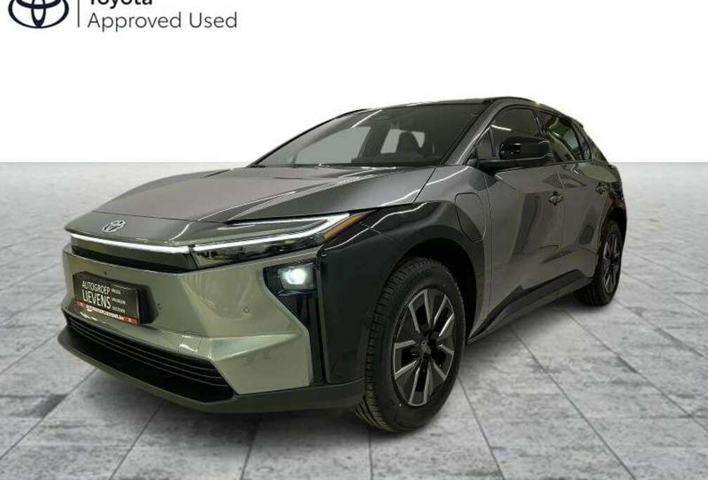 Toyota 73.1 kWh 2WD EXECUTIVE