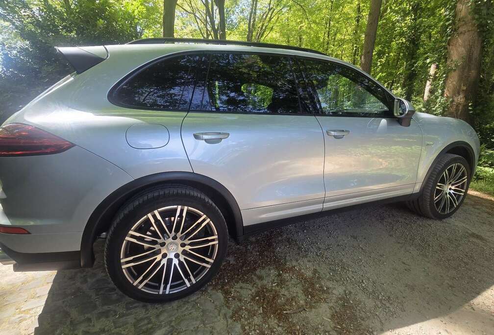 Porsche 3.0 TDI V6 Auto Full Options: phares PDLS / toit ouvrant pano / Bose / JA 21\' / suspension pneumatique / attache-remorque
