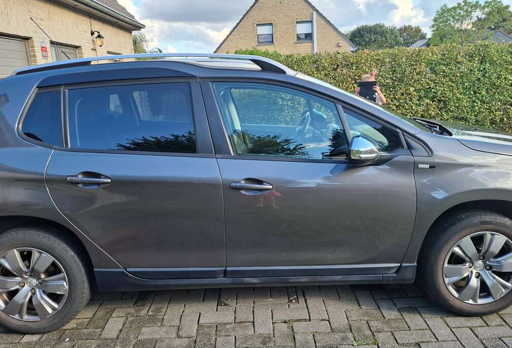 Peugeot 2008 1.2i PureTech Style