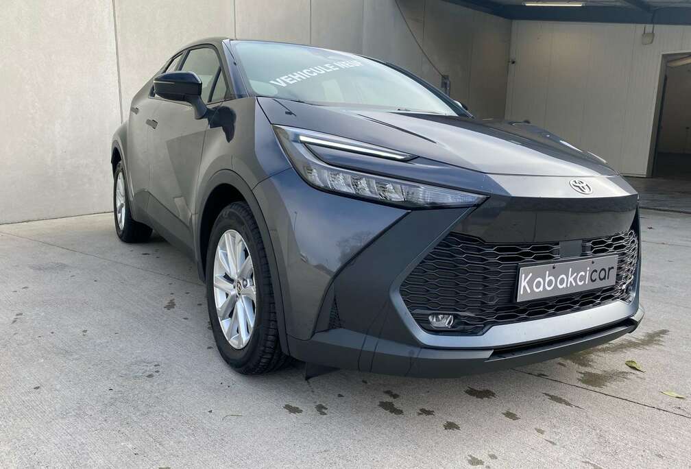 Toyota 1.8 HYBRID/98 CH/CAMERA/GPS/CRUISE ADAPTATIF/ NEUF