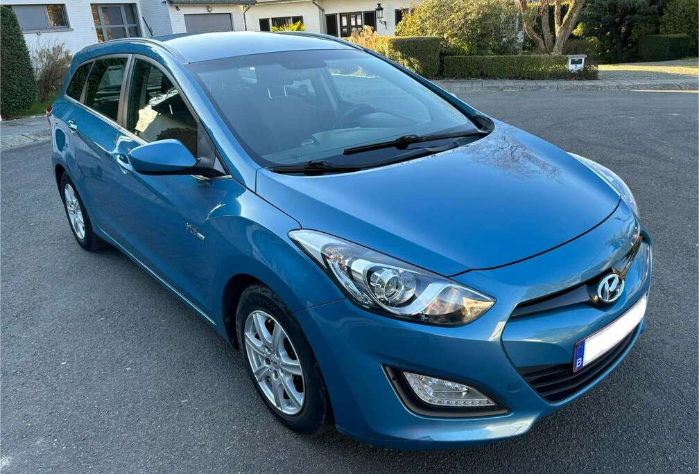 Hyundai i30 SW 1.6CRDi Blue Drive  Car-Pass et Contrôle technique Prêt à immatriculé