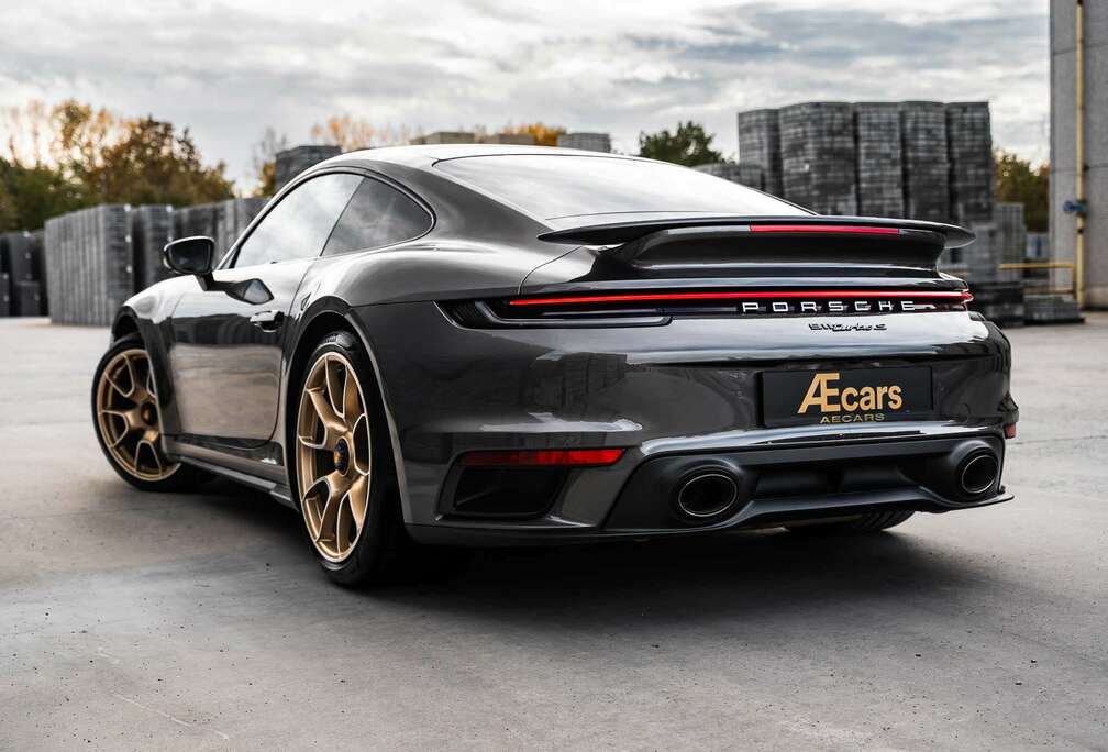 Porsche 911 TURBO S COUPE / CARBON / PANO OPEN ROOF / BELGIAN