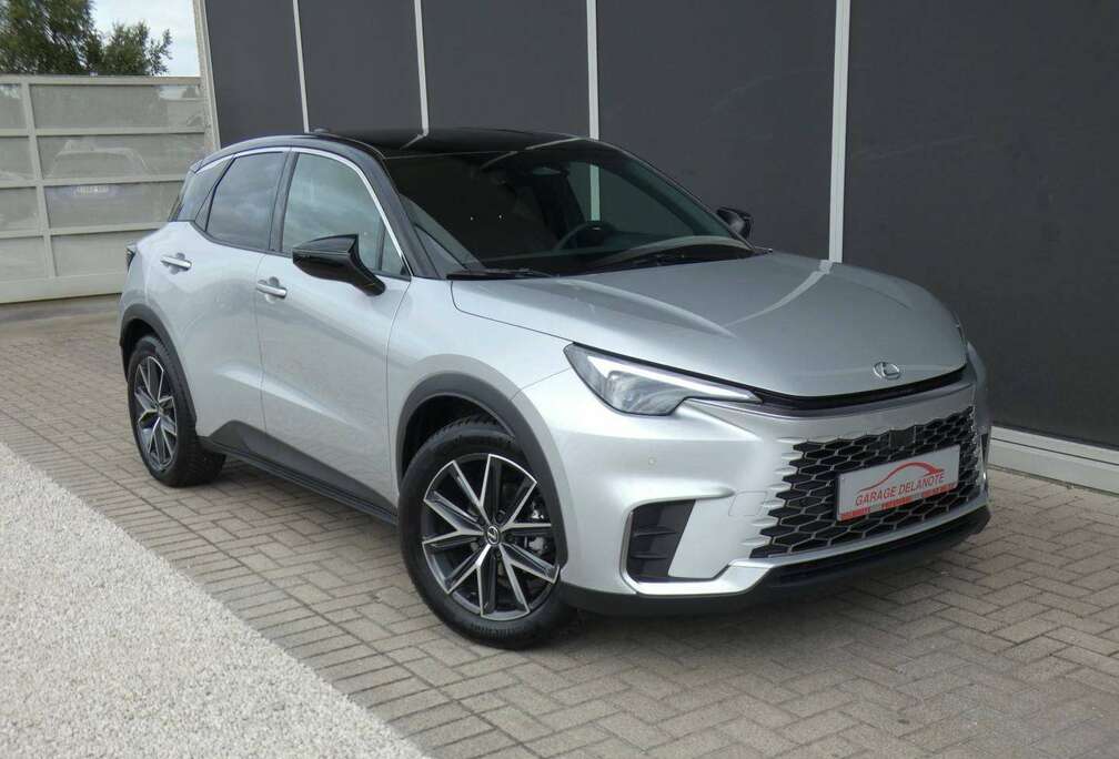 Lexus Hybrid EMOTION +ZWART LEDER +Dodehoek +Zetelverwarming +Stuurwielverwarming +Parkeersensoren +Getinte ramen