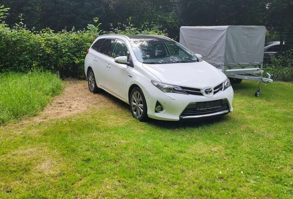 Toyota 1.8 VVT-i Hybrid Automatik Touring Sports Edition