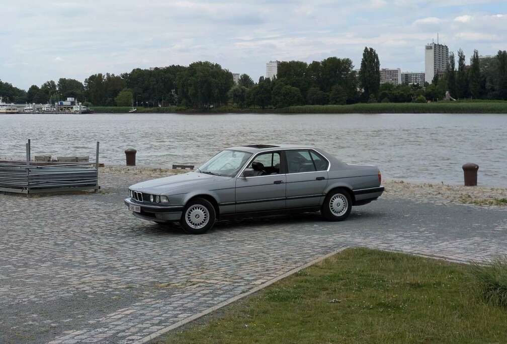 BMW 735i  LEZ TOEGELATEN Automaat  oldtimer