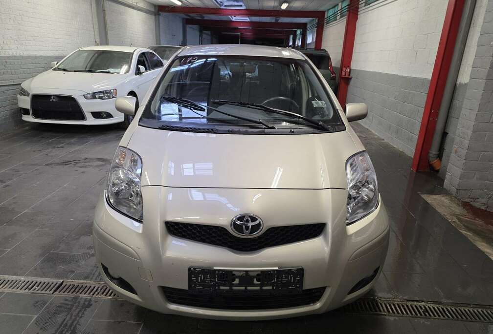 Toyota 1.33 VVT-i Cool prête à immatriculé