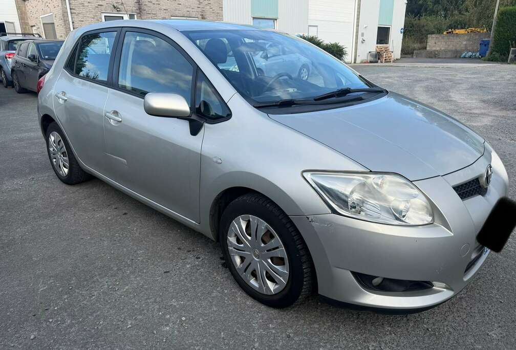 Toyota Auris 1.6i Dual VVT-i Linea Luna