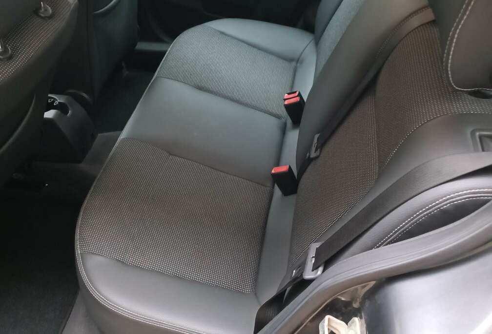 Opel Astra 1.4i Essentia Easytronic (Fleet)