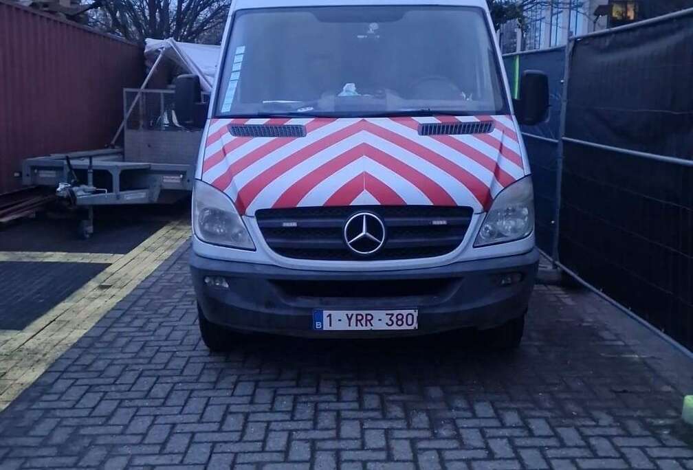 Mercedes-Benz 519 3.0 CDI V6