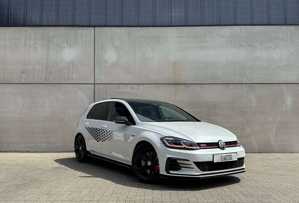 Volkswagen Golf TCR DSG*AKRAPOVIC*PANO*DCC*KESSY*CAMERA*DISCOVER PRO*GARANTIE*