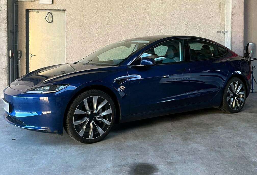 Tesla PREMIUM RWD 19\