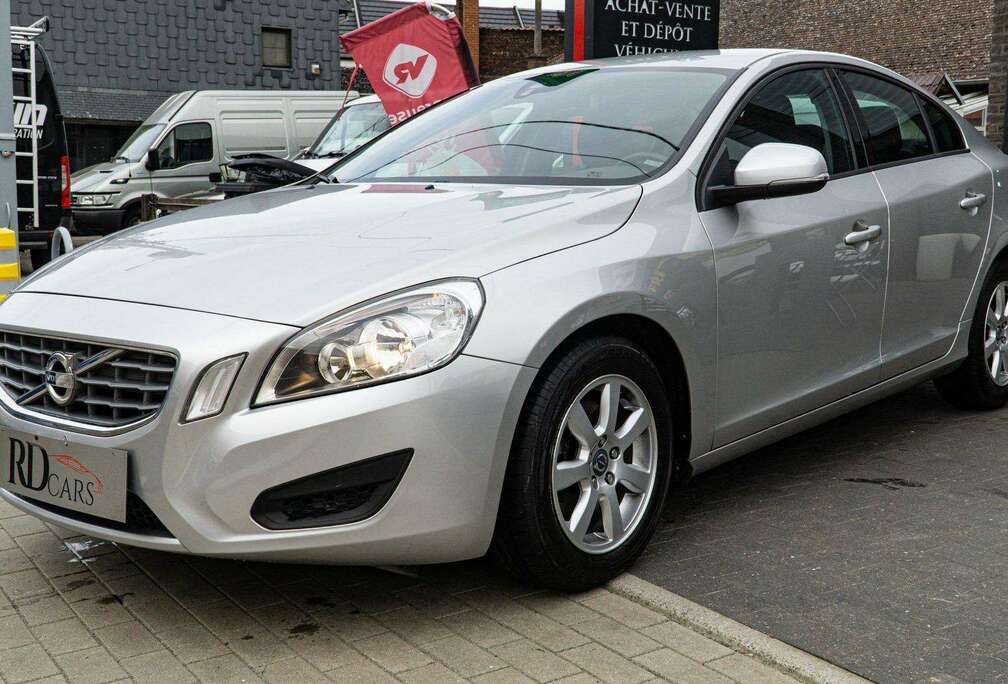 Volvo 1.6 D DRIVe Momentum Start/Stop*CLIMA*CRUISE*NAVIG