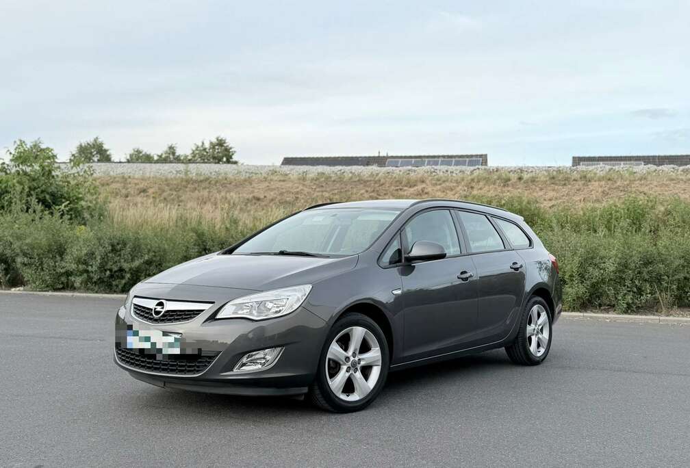 Opel Opel Astra 1.4i benzine Sports Tourer 068.000km /