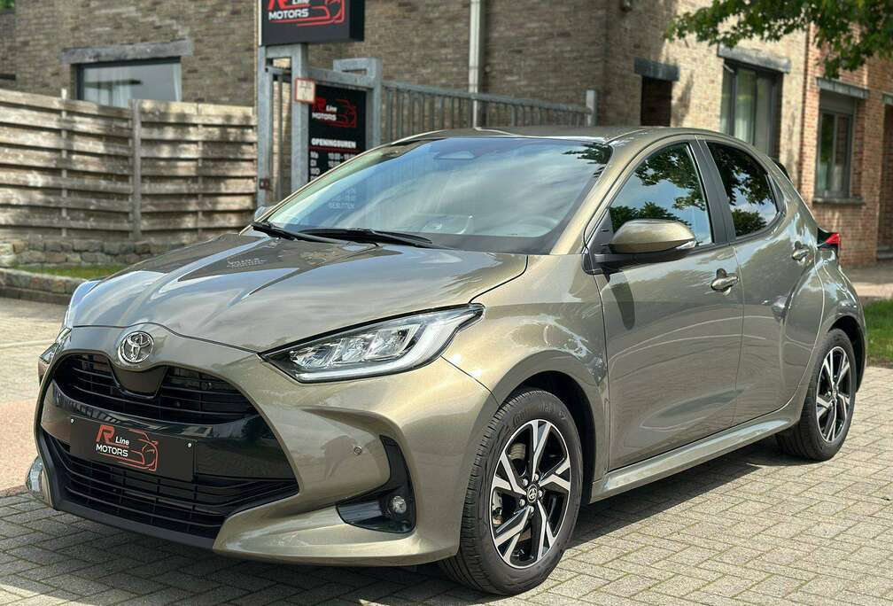 Toyota 1.5i Dual VVT-iE Iconic Plus - 5300KM - Camera - Navigatie - Apple Carplay - Veel opties