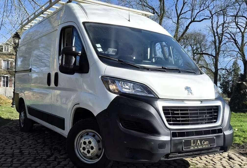 Peugeot 11 500€ HTVA GALERIE+ATTACHE 1ER MAIN CARNET