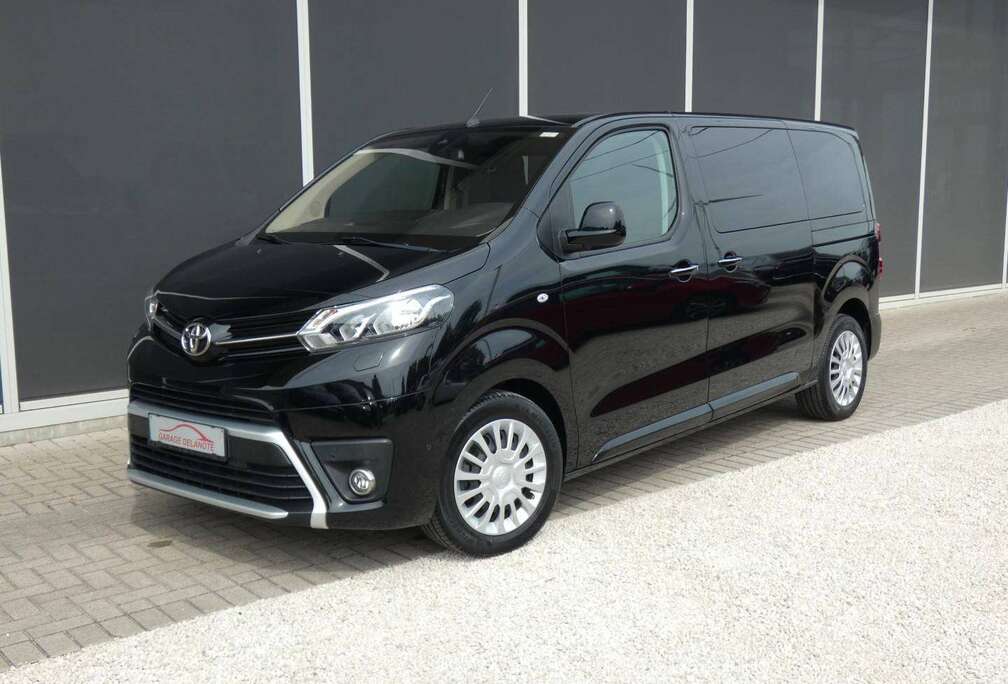 Toyota VERSO 8ZITPL. Medium +GPS +Camera +Dodehoek +Apple carplay +Android auto