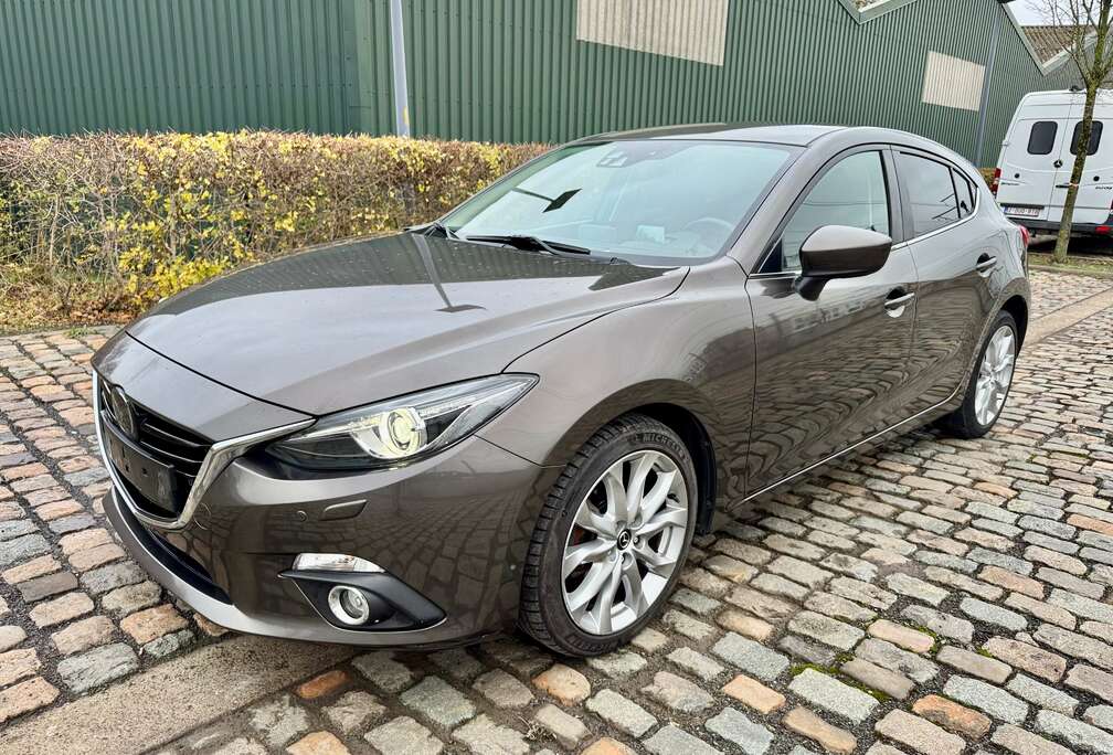 Mazda Mazda 3 1.5D 1r Main 122.000 km Carnet Auto Xenon Cuir Bose