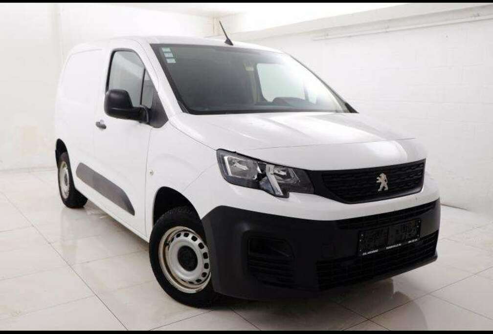 Peugeot 1.2i 110cv 3pl blanc 07/21 30.135km Airco Radio