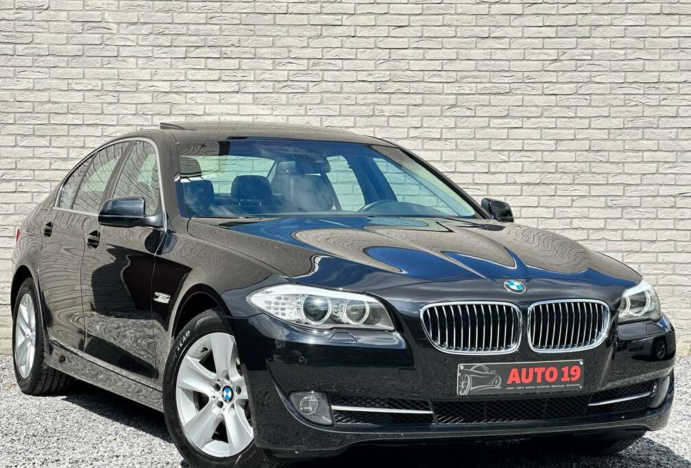 BMW 520dA f10 *** TOIT OUVRANT / BI-XENON / NAVI ***