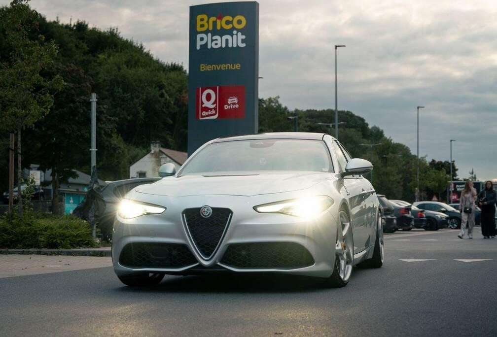 Alfa Romeo 2.0 T AWD Veloce