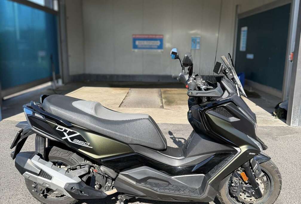 125cc Maxiscooter + Carplay/Navigatie