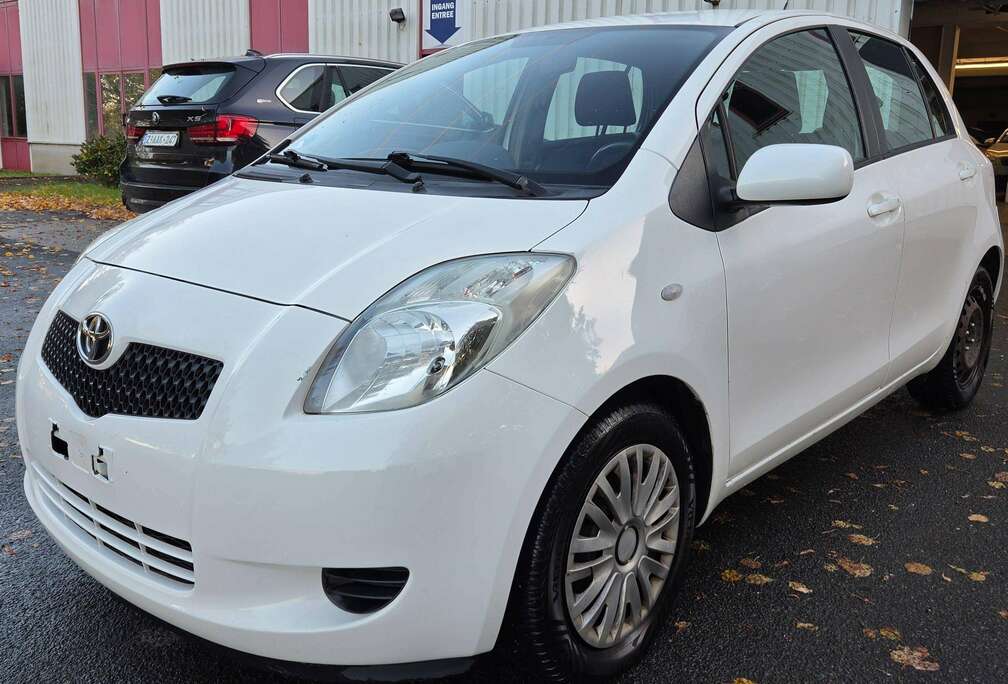 Toyota Yaris 1.3i VVT-i 16v **Lees de beschrijving**