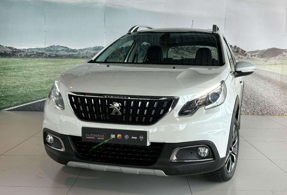 Peugeot . Peugeot 2008 - 1.2 benzine MT5