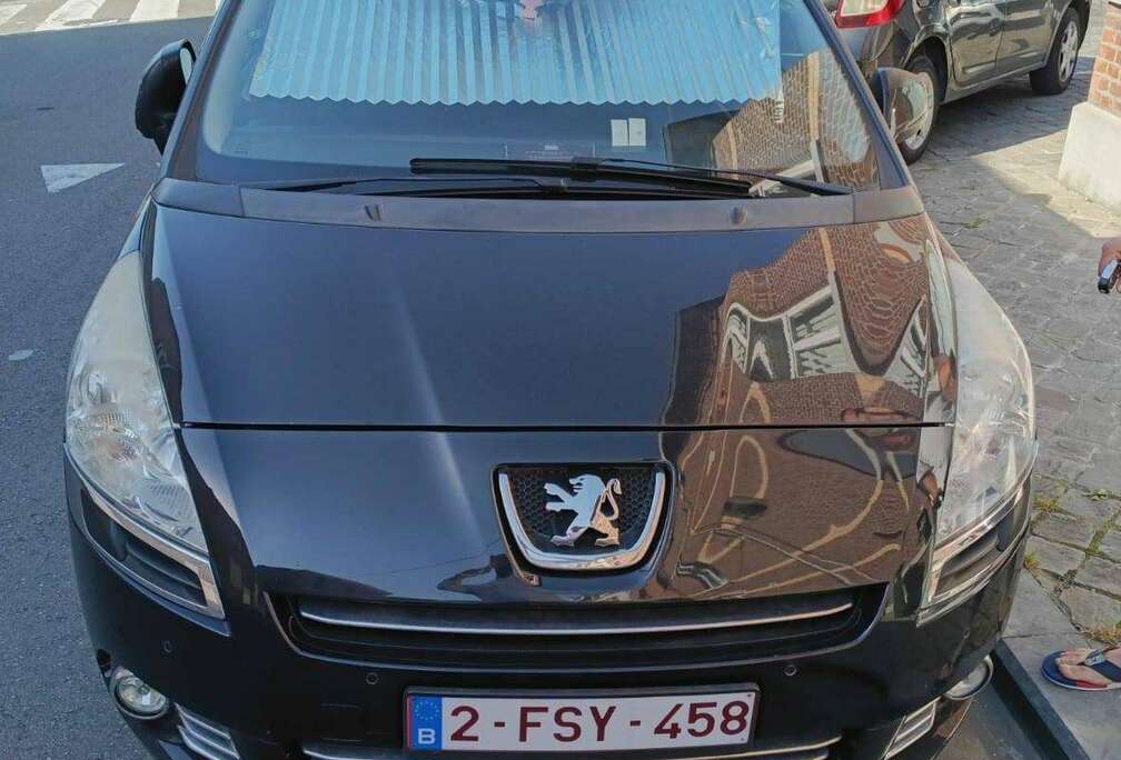 Peugeot 5008 1.6i Premium