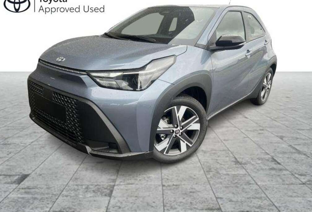 Toyota 1.5 Hybrid Play + Active Pack